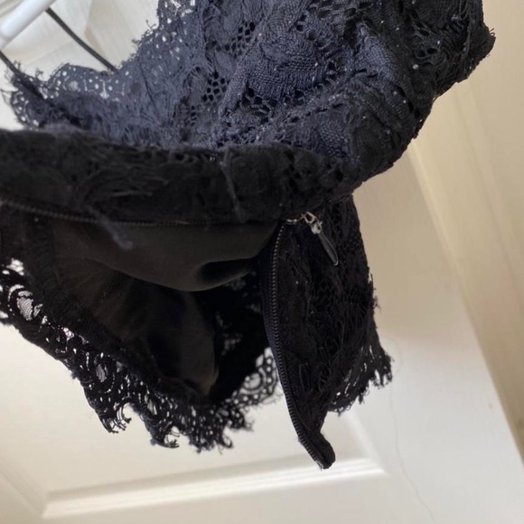 urban outfitters cropped lace top super cute and has a zipper - Picture 3 of 3